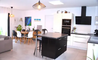 Cuisine ou kitchenette dans l'établissement La vie est belle à 10 minutes de La Rochelle