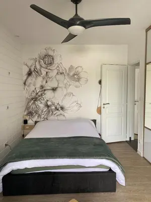 Un ou plusieurs lits dans un hébergement de l'établissement Maison de campagne avec piscine