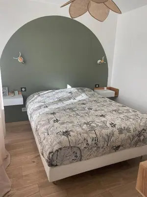 Un ou plusieurs lits dans un hébergement de l'établissement Maison de campagne avec piscine
