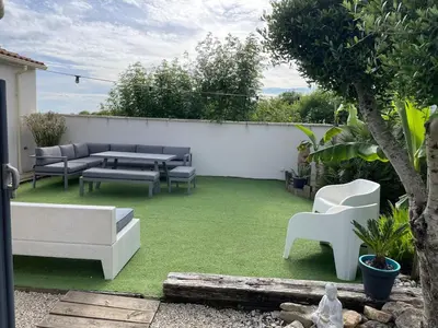 Jardin de l'établissement Maison de campagne avec piscine