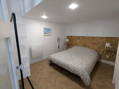 Un ou plusieurs lits dans un hébergement de l'établissement Appartement cosy et atypique RDC centre ville