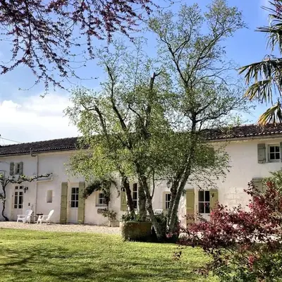 Gite avec piscine et grand jardin