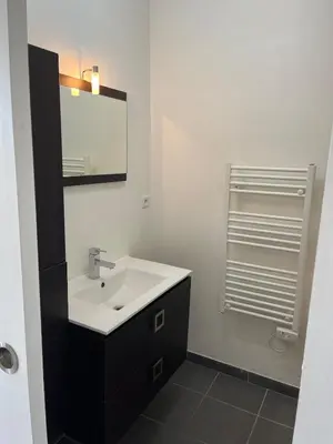 Salle de bains dans l'établissement Le Contemporain