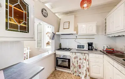 Cuisine ou kitchenette dans l'établissement 2 Bedroom Cozy Home In Oradour-Fanais