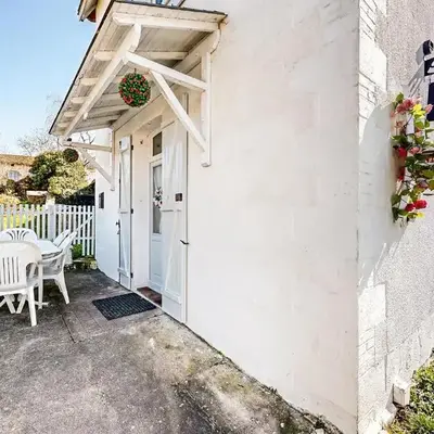 2 Bedroom Cozy Home In Oradour-Fanais