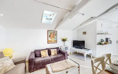 Télévision ou salle de divertissement dans l'établissement 2 Bedroom Cozy Home In Oradour-Fanais