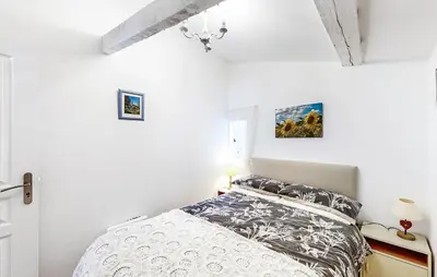 Un ou plusieurs lits dans un hébergement de l'établissement 2 Bedroom Cozy Home In Oradour-Fanais