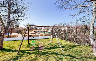 Aire de jeux pour enfants de l'établissement Lovely Home In Oradour-Fanais With Wifi