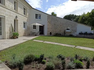 Jardin de l'établissement Les rives du Rochefollet