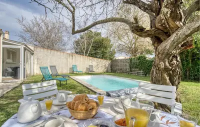 Piscine de l'établissement 3 Bedroom Gorgeous Home In Rochefort ou située à proximité