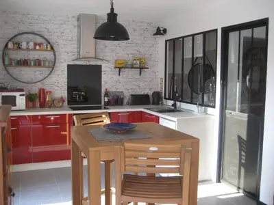 Cuisine ou kitchenette dans l'établissement Agréable & Lumineux