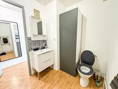 Cuisine ou kitchenette dans l'établissement Studio tout équipé, fonctionnel avec parking privatif