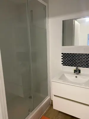 Salle de bains dans l'établissement Cozy apartment Gare