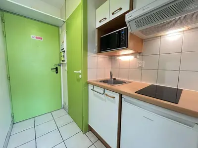 Cuisine ou kitchenette dans l'établissement STUDIO La Rochelle - LR930-001