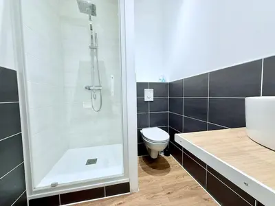 Salle de bains dans l'établissement 1738 - T1 Bis Corderie Royale RDC hyper Centre