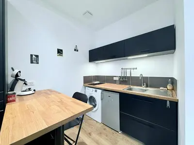 Cuisine ou kitchenette dans l'établissement 1738 - T1 Bis Corderie Royale RDC hyper Centre