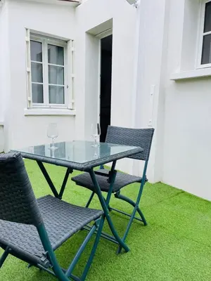 Plan de l'établissement Le petit Saintonge-cour privée et climatiseur