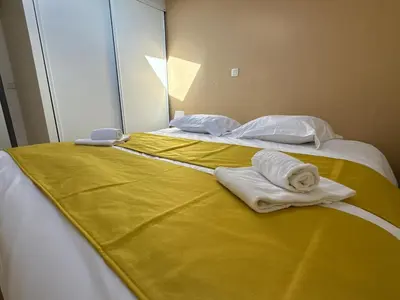 Un ou plusieurs lits dans un hébergement de l'établissement Gite du milieu - 8 personnes en pleine campagne et rivière By Primo