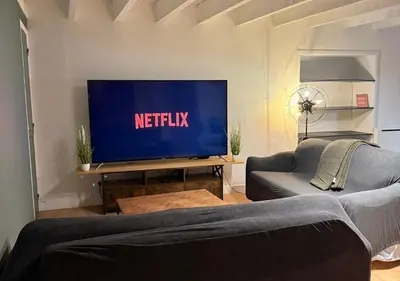 Télévision ou salle de divertissement dans l'établissement 10 minutes from Futuroscope