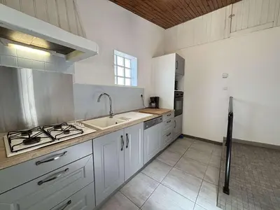 Cuisine ou kitchenette dans l'établissement Maison 4 pièces LA ROCHELLE - LR000-015