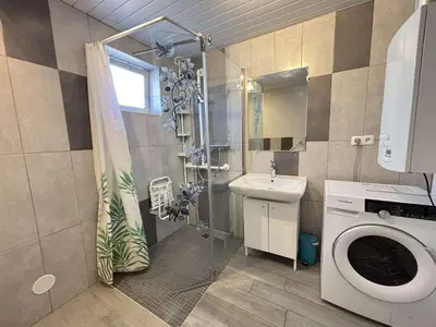 Salle de bains dans l'établissement Maison 4 pièces LA ROCHELLE - LR000-015