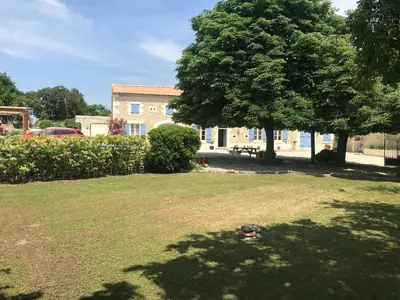 Jardin de l'établissement Les Deux Marronniers Bataille