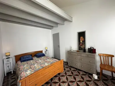 Un ou plusieurs lits dans un hébergement de l'établissement Charmante maison rénovée près du centre - FR-1-709-91