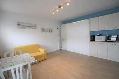 Cuisine ou kitchenette dans l'établissement Appartement avec piscine et accès direct à la mer