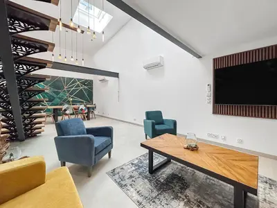 Télévision ou salle de divertissement dans l'établissement Le loft du canal de Rompsay