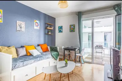 Coin salon dans l'établissement Studio with balcony in the heart of La Rochelle