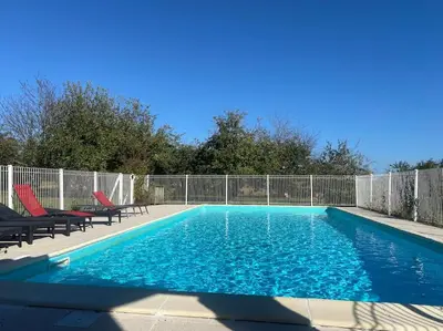 Piscine de l'établissement Maison Périgourdine 14 personnes avec piscine ou située à proximité