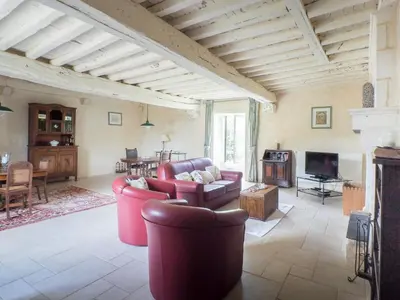 Télévision ou salle de divertissement dans l'établissement Holiday Home Saint-Laurent Pool Retreat