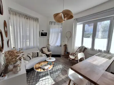 Télévision ou salle de divertissement dans l'établissement Châtelaillon-Centre : Appart 50m Plage - FR-1-706-38