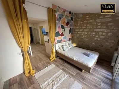 Un ou plusieurs lits dans un hébergement de l'établissement La Belle Citronnelle Appartement avec Jardin en Centre Ville