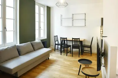 Coin salon dans l'établissement L'Essentiel studio avec wifi