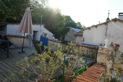 Plan de l'établissement Maison accueillante avec piscine à Chalandray