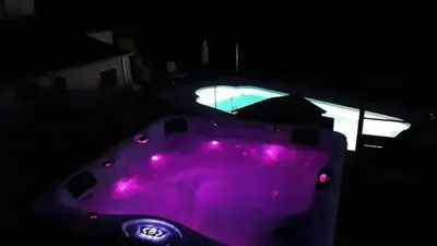 Plan de l'établissement Maison accueillante avec piscine à Chalandray