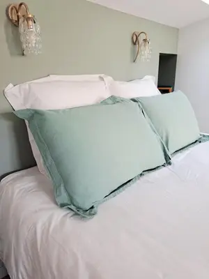 Un ou plusieurs lits dans un hébergement de l'établissement La porte Bleue - appartement juste rénové - très propre - grand confort - lumineux - calme - centre historique