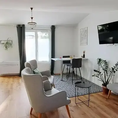 La porte Bleue - appartement juste rénové - très propre - grand confort - lumineux - calme - centre historique