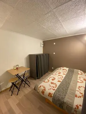 Un ou plusieurs lits dans un hébergement de l'établissement Studio near train station