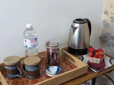 Plateau bouilloire dans l'établissement Le refuge du Jardinier