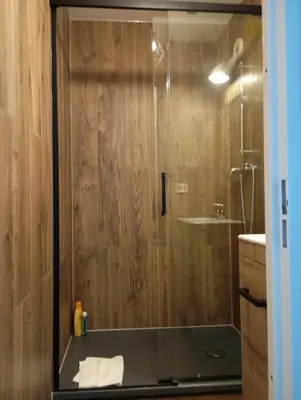 Salle de bains dans l'établissement Santorini du Futuroscope