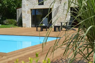 Piscine de l'établissement La Grange d'Aunis ou située à proximité