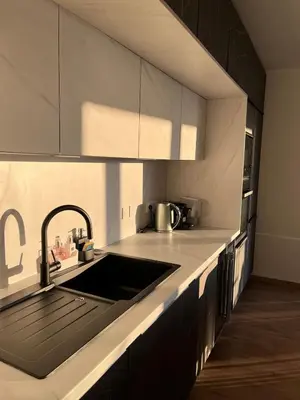Cuisine ou kitchenette dans l'établissement Appartement moderne et spacieux 2 chambres, parking privé