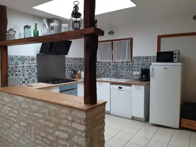 Cuisine ou kitchenette dans l'établissement Les Noyers - Maison typique du Poitou - Calme et paisible - Proche du Futuroscope