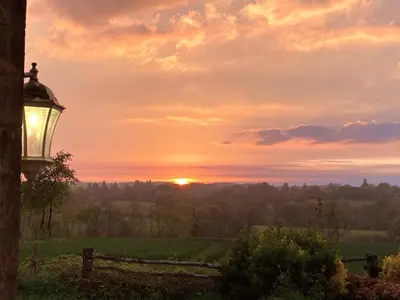 Lever ou coucher de soleil vu de la maison de vacances ou à proximité