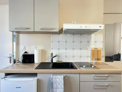 Cuisine ou kitchenette dans l'établissement Studio proche centre et gare