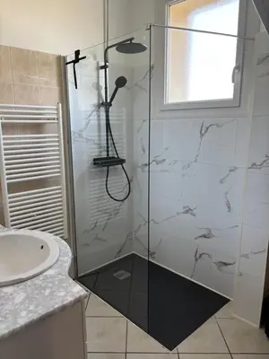 Salle de bains dans l'établissement Les rosiers