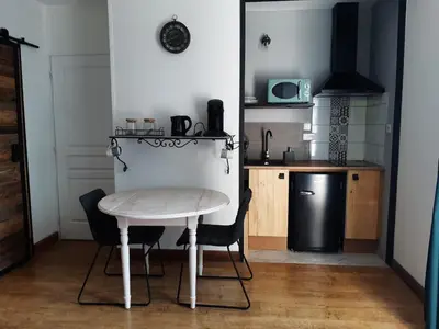 Cuisine ou kitchenette dans l'établissement Le Petit Gîte de la gare