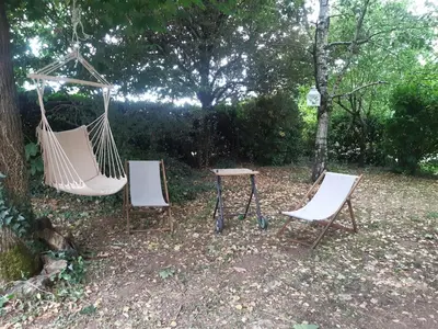 Jardin de l'établissement Le Petit Gîte de la gare